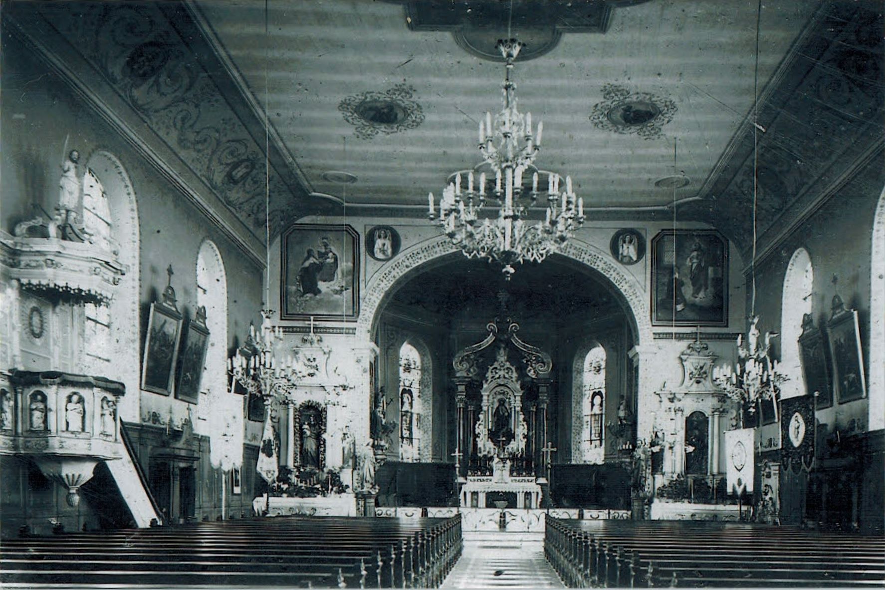 Intérieur de l'église en 1935